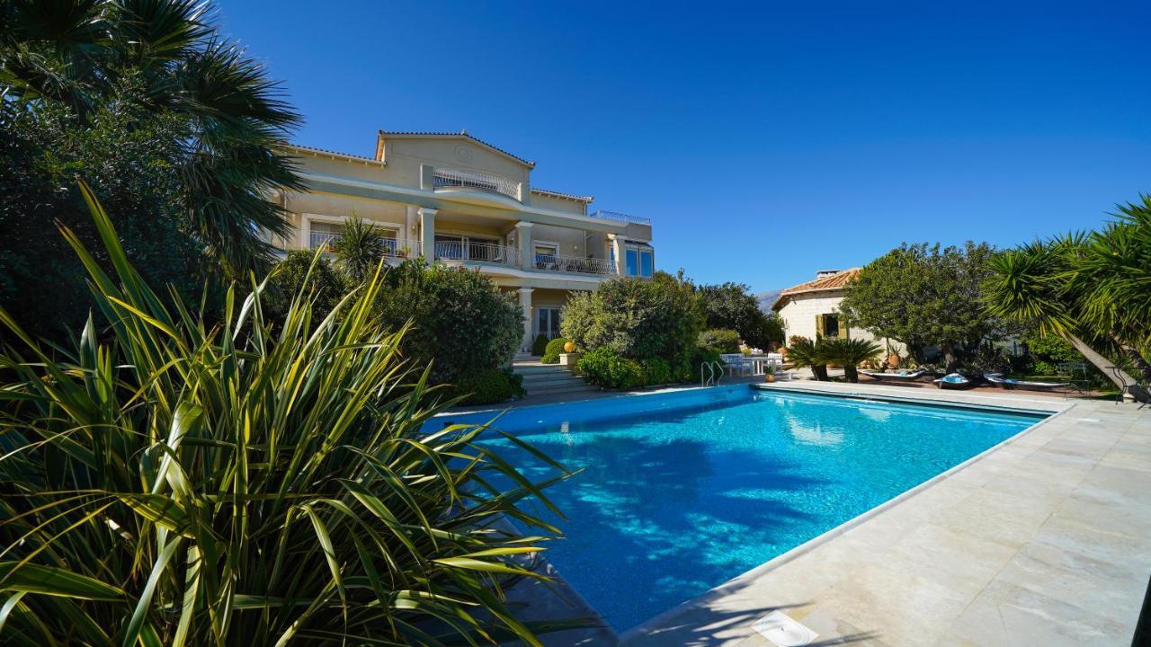 Luxury Villa Allure Dhafnes المظهر الخارجي الصورة