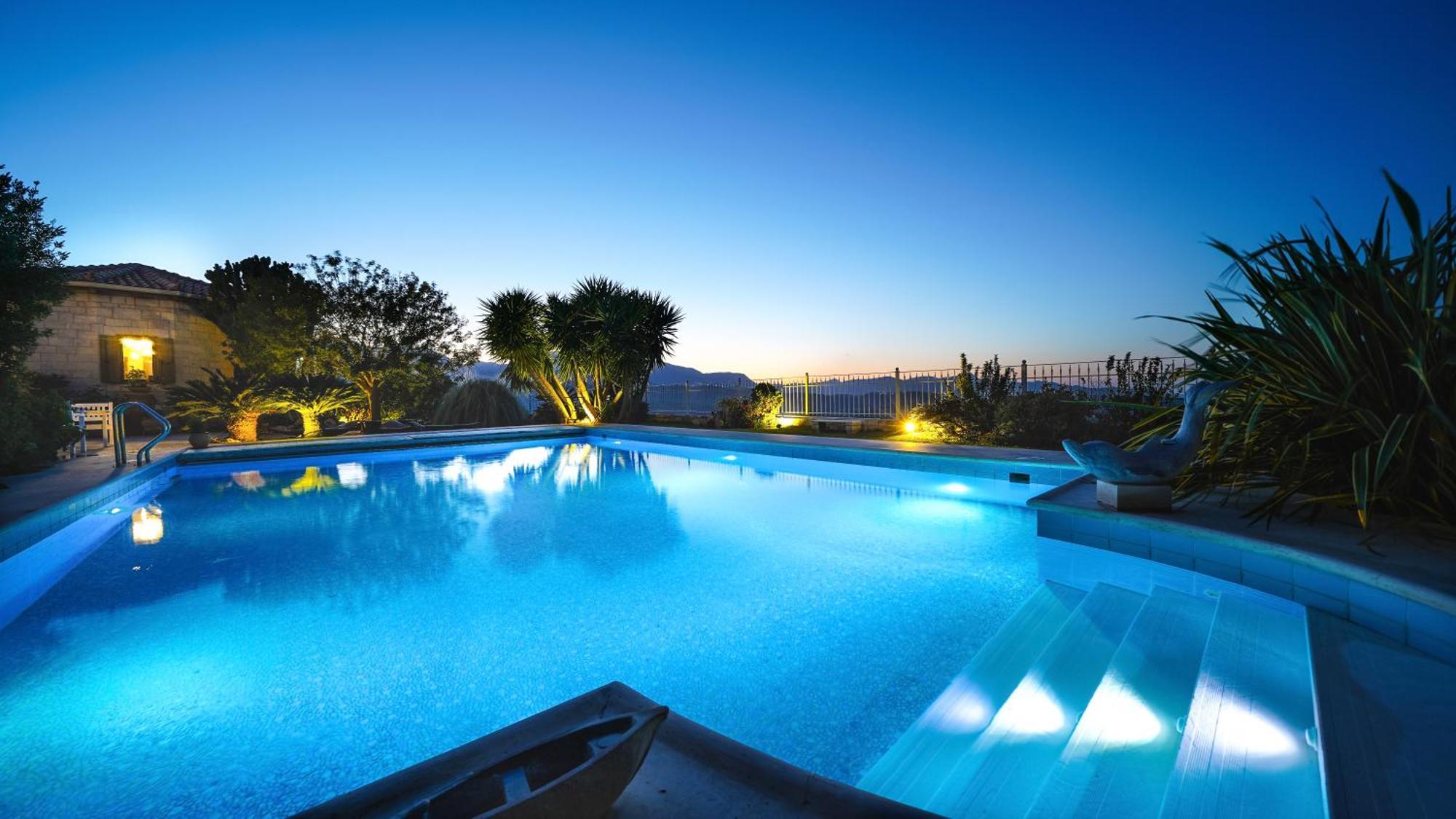 Luxury Villa Allure Dhafnes المظهر الخارجي الصورة